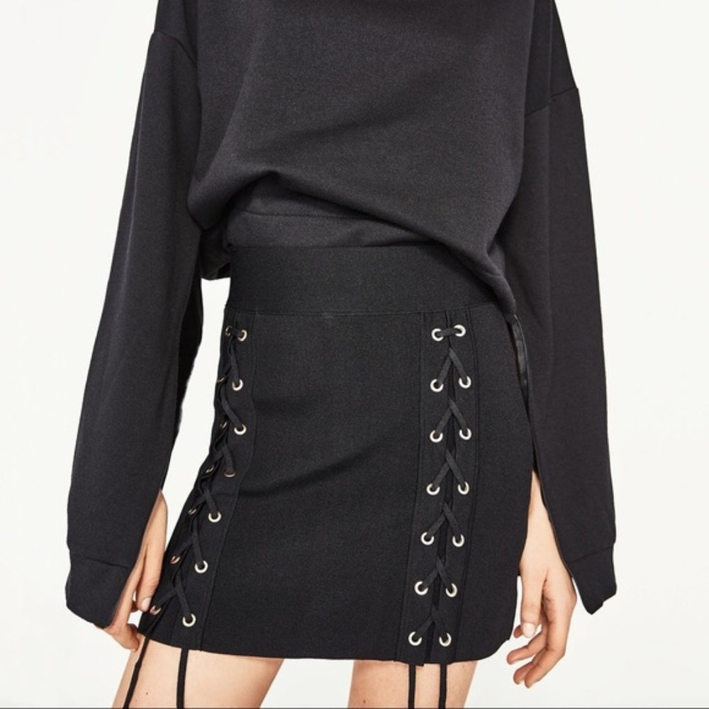 FLASH SALE!  $8.00  ZARA KNIT SKIRT - S